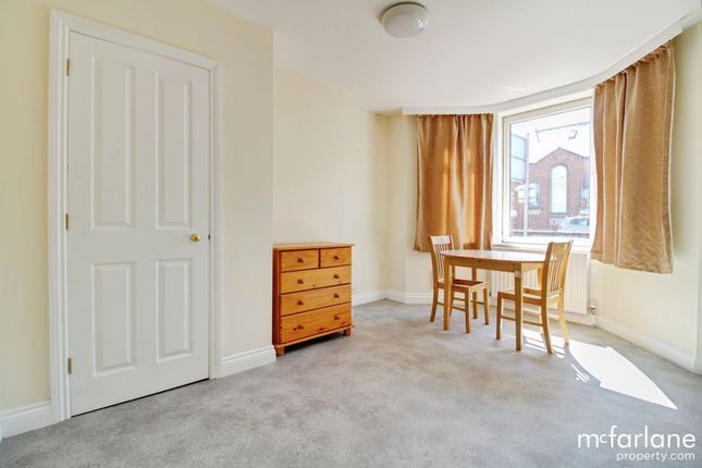 11 Manchester Road, Swindon photo 2