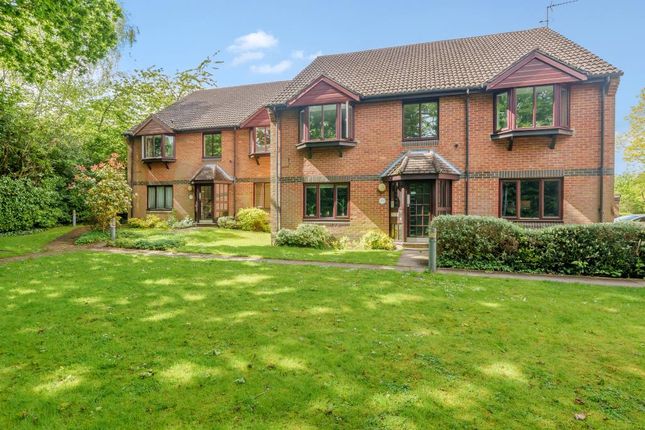 Thumbnail Flat for sale in Foxhills, Woking