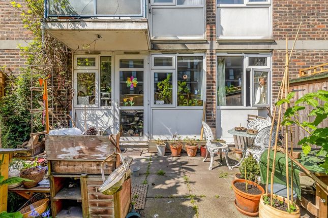 2 Mansfield Court, Whiston Road, London photo 4