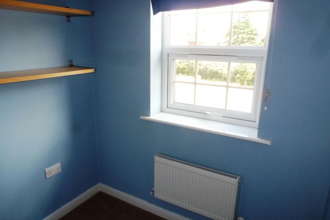 Town house to rent in Hambleton Avenue, North Hykeham, Lincoln