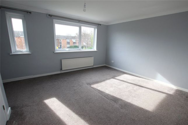 Terraced house to rent in Brentwood Close, Houghton Regis, Dunstable, Bedfordshire