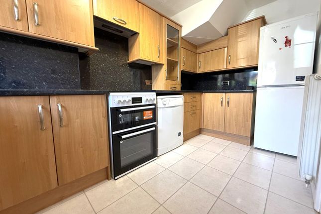 35, Tudor Manor Gardens, Watford photo 3