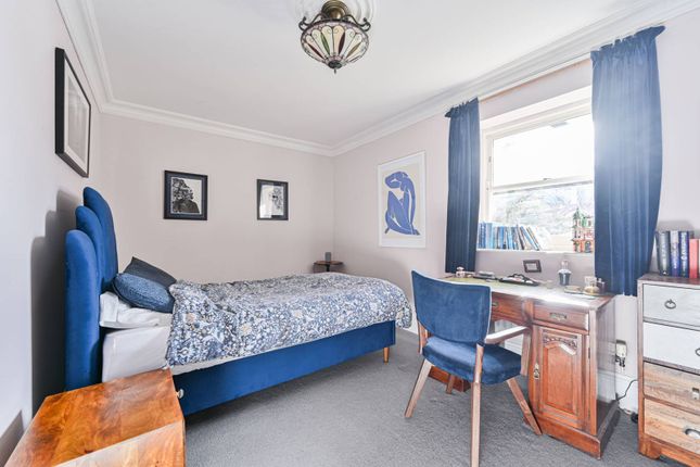 Flat for sale in Hill House Mews, Bromley