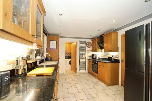 4, Clos Myddlyn, Pontypridd photo 4
