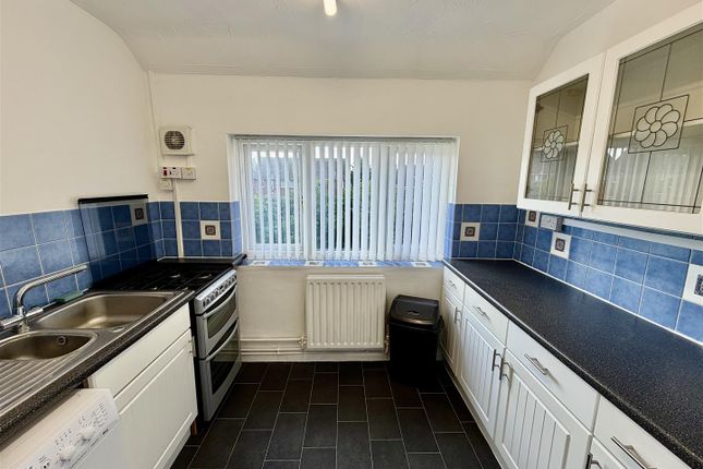 553, Griffiths Drive, Wolverhampton photo 3