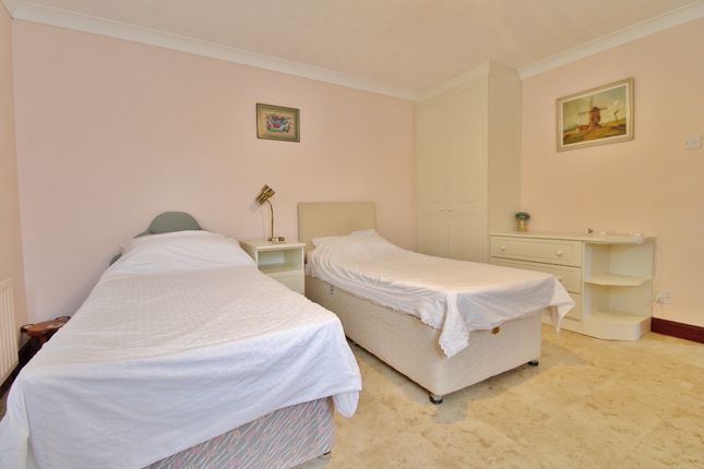 38, Vicarage Lane, Stubbington photo 3