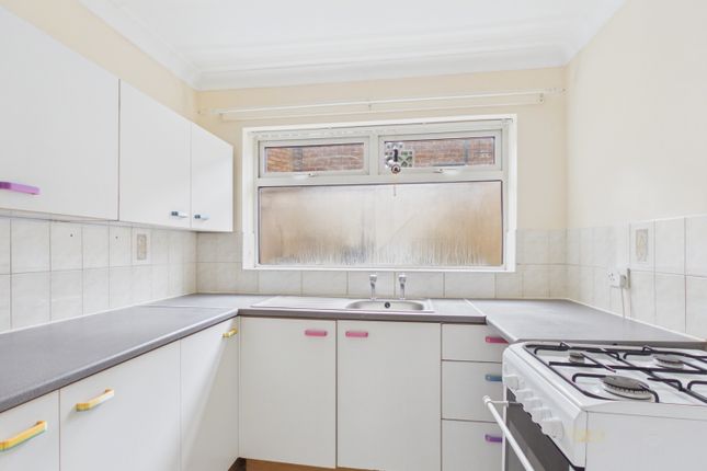 Flat 1, 219 Kingshill Road, Swindon photo 2