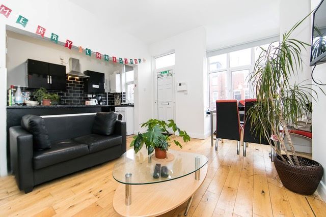 14, Royal Park Mount, Leeds photo 2
