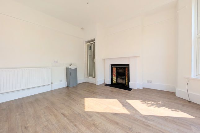 Flat 2, 108 Barrington Road, Crouch end photo 2