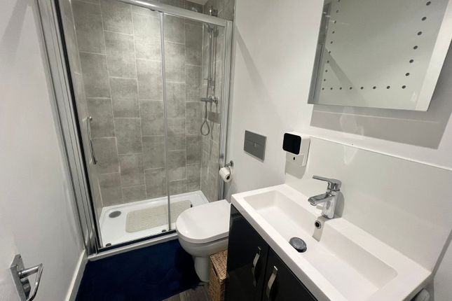1 Penthouse Suite, 55, Millbrook Road East, Hampshire photo 4