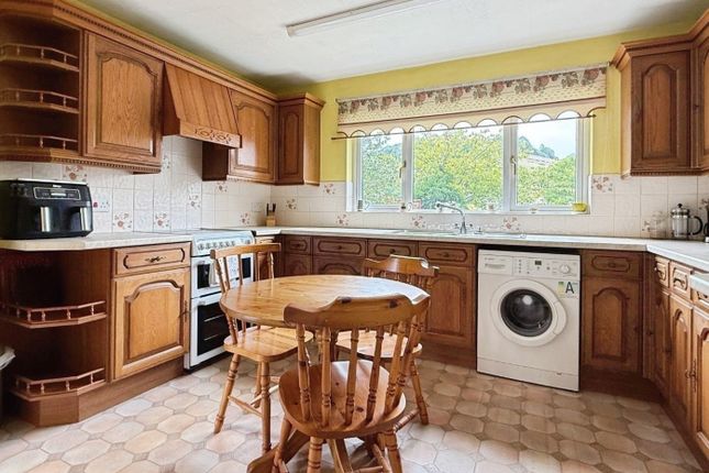 3, Lewiston Close, Stroud photo 3