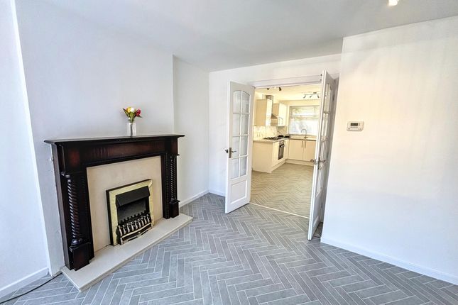 11 White Laithe Approach, Leeds photo 2