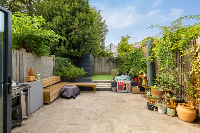 15 Preston Road, London photo 3