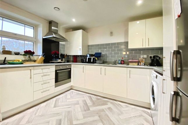 SNG RESALE SO -Flat 8, Fisher Court, 98, Oak Avenue, Berkshire photo 2