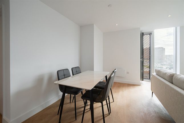 Apartment 906, 06 Crown View, Victoria Riverside, Manchester photo 4