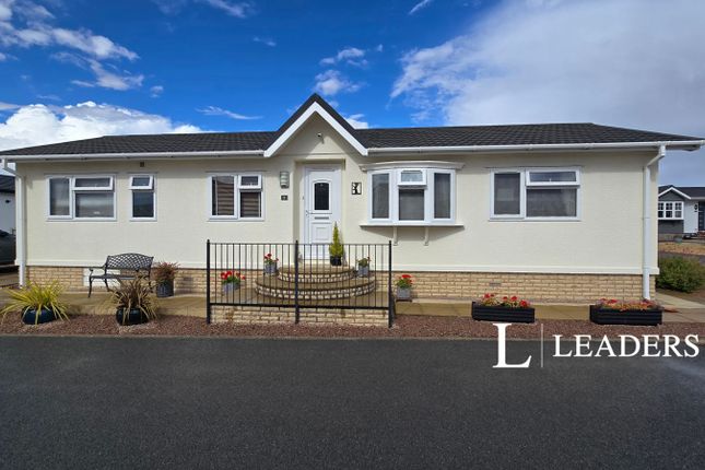 2-bed caravan on 5, Ebrington Close, Broadway, £240,000