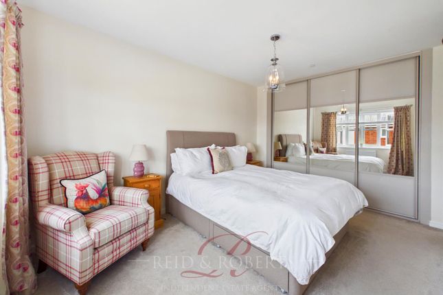 24, Hill Field Gardens, Wrexham photo 3