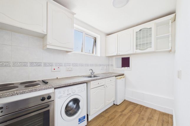 33a, High Street, Staines photo 3