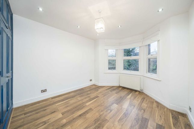 First Floor Flat, 23, Kings Road, London photo 4