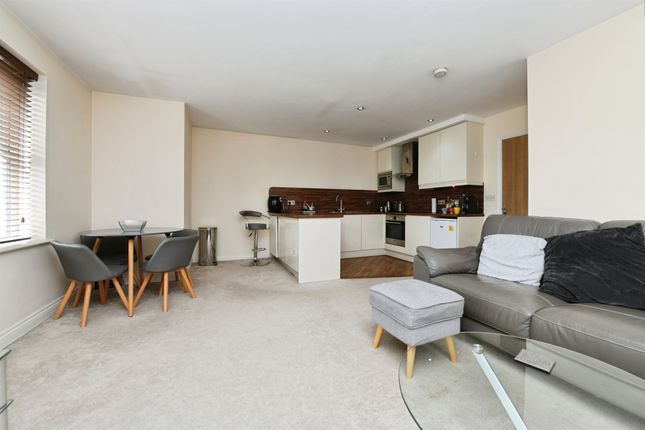 Flat 14, Sovereign Court, 10, Weir Gardens, Rayleigh photo 4