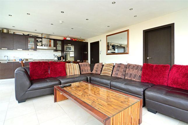 Flat 4, 17, Phipp Street, London photo 4