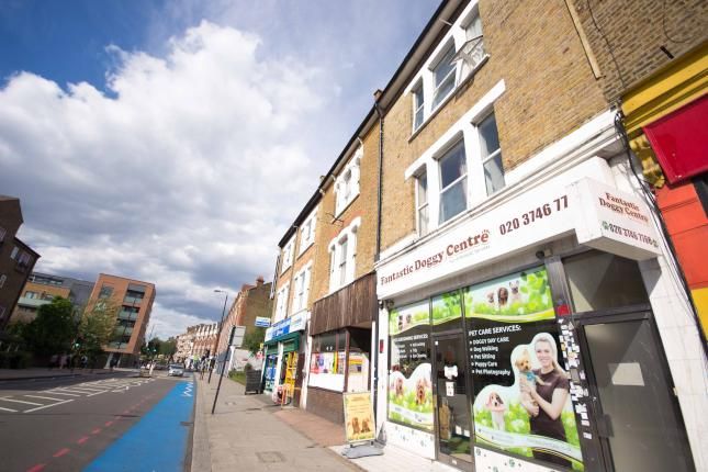 Triplex to rent in Balham High Road, Balham