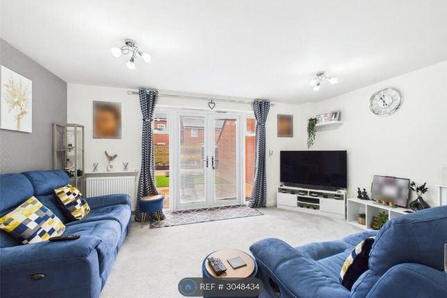Pipit Close, Hardwicke, Gloucester photo 4