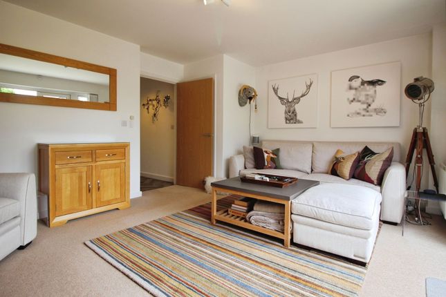 23 Malory Close, Swindon photo 3