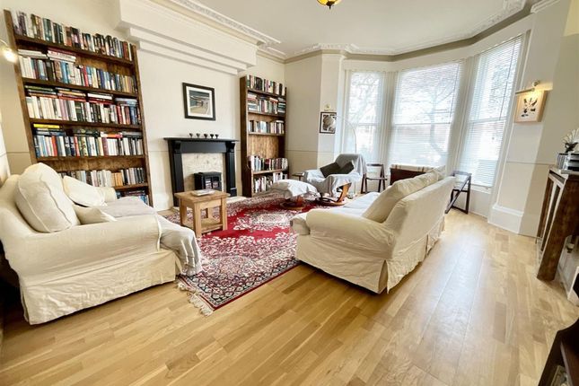 24 Fairview Court St. Martins Avenue, Scarborough photo 2