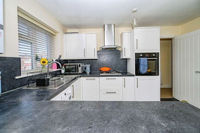 2b, Fern Way, Watford photo 3
