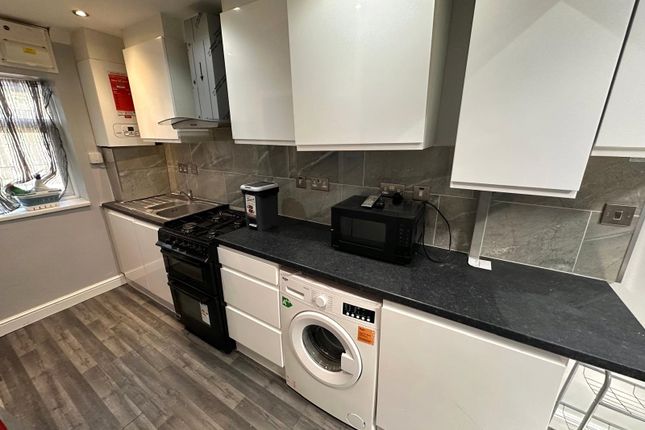 16, Langdale Drive, Greater London photo 3