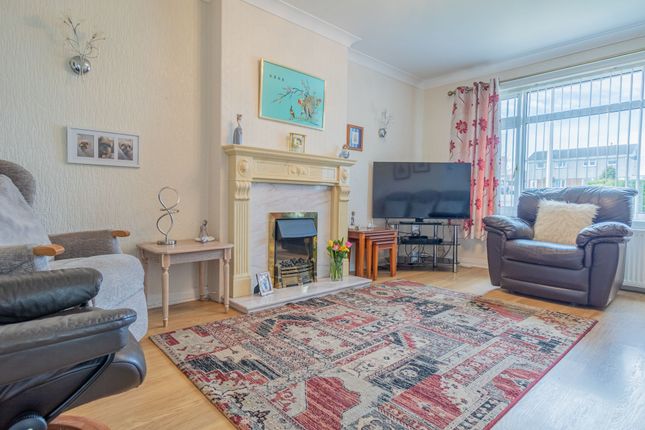 8, The Glebe, West Calder photo 3