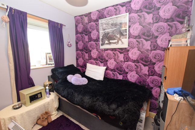 2, Glebeland Court, Telford photo 3