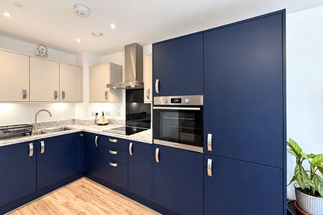 SNG SO - Flat 102, Bradley House, 10, Carmen Beckford Street, Somerset photo 3