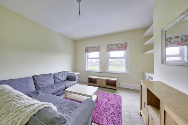 Flat to rent in Heathfield Square, Wandsworth