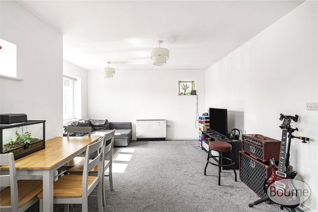 12, School Meadow, Guildford photo 4