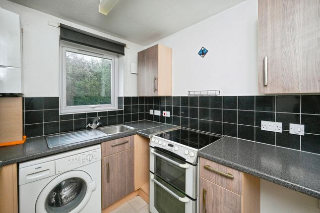 98, Westmoore Close, Nottinghamshire photo 2