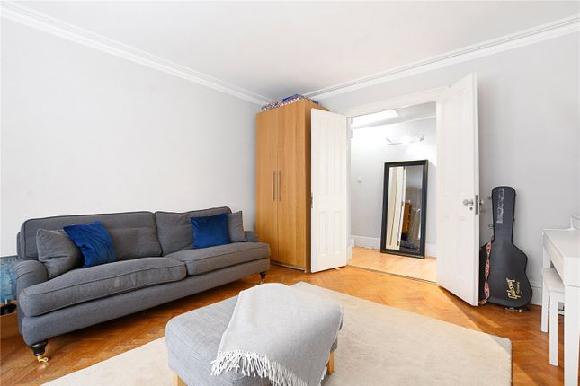 Flat for sale in Clarence Gate Gardens, Glentworth Street, London