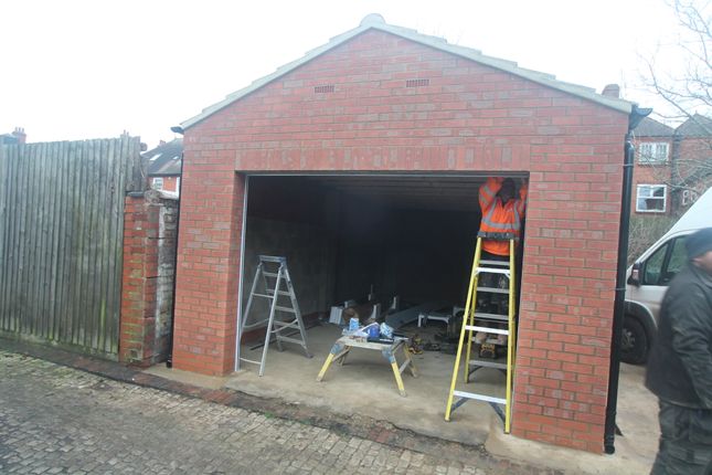Parking/garage to rent in The Drive, Northampton