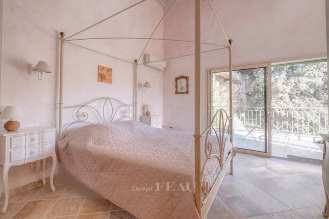 Detached house for sale in Trans-En-Provence, 83720, France