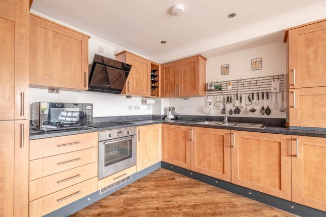 23 Urbis, Wolf Lane, Windsor photo 4