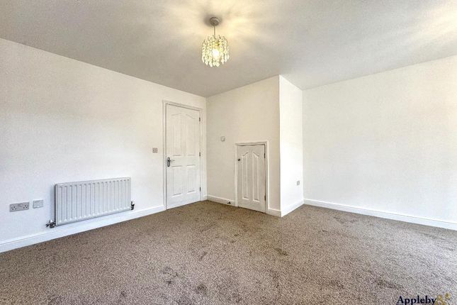 Westminster Close, Devizes photo 4