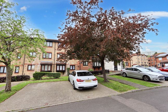 Studio for sale in Magpie Close, Enfield