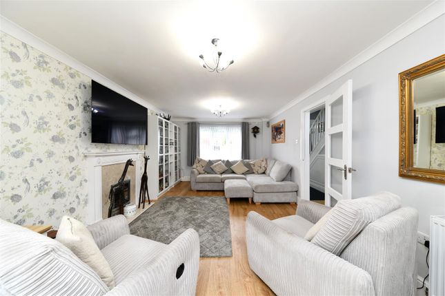 52, Thirlmere, Stevenage photo 2