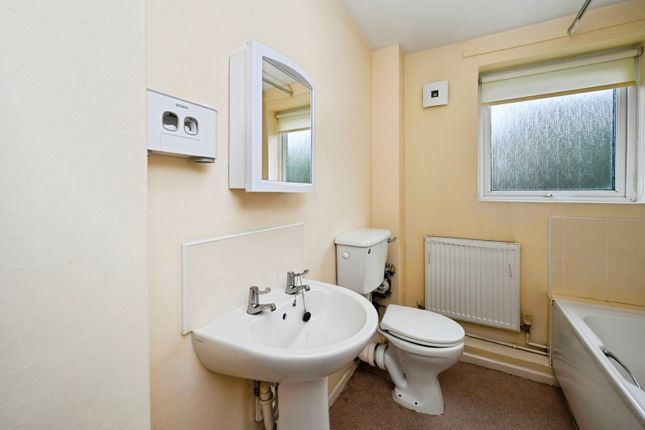 98, Westmoore Close, Nottinghamshire photo 4