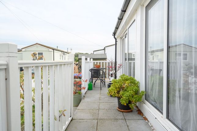 1 Jay Avenue, Weybridge Park Estate, Addlestone photo 3