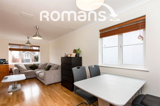 4, Swift Court, Fleet photo 2