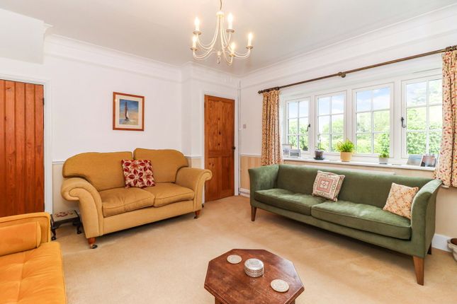Horseshoe Cottages,1, Parrotts Lane, Buckland Common photo 4