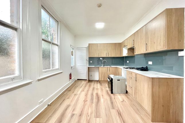 30 Julian Avenue, London photo 4