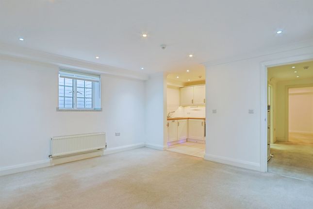 Flat Gd4, San Remo Towers, Sea Road, Bournemouth photo 2